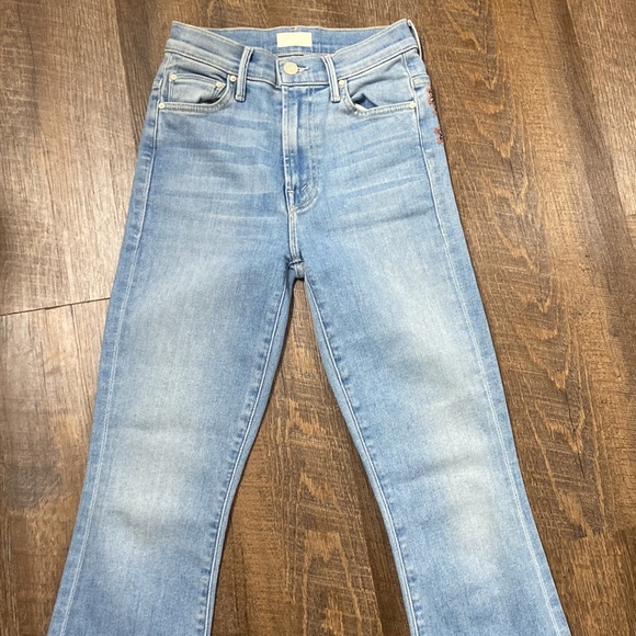 MOTHER THE INSIDER CROP STEP FRAY IN CRAFTY SIDE EMBROIDERED LIGHT WASH HI RISE - Picture 9 of 16